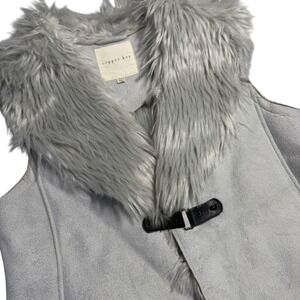 Girls Gray Faux Suede Fur Vest Size 10/12 Buckle Front RN 58909 Viking Cozy Warm